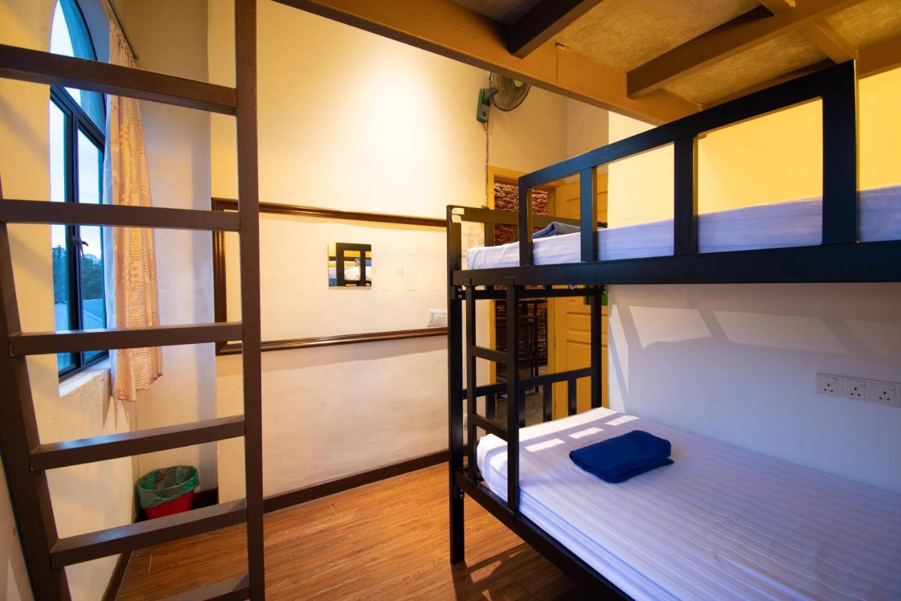Travel Hub Highstreet Hostel *